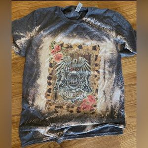NWT Acid Washed Queen Womans M tee